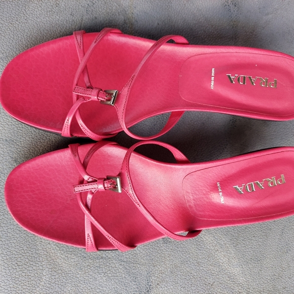 New!  Prada Pink leather w/ buckle strappy sandals - Picture 10 of 10